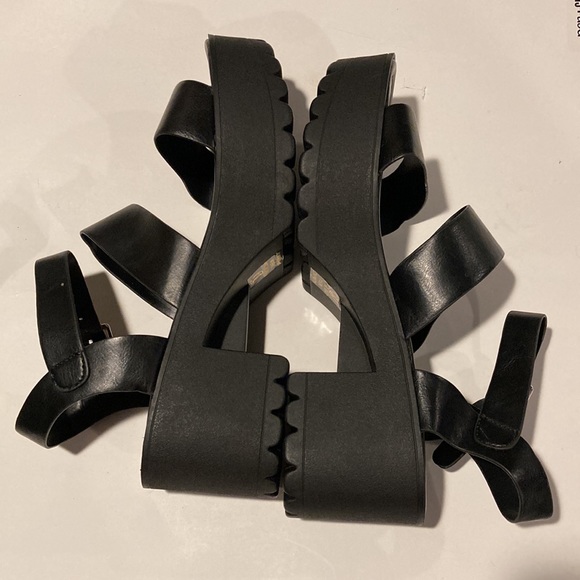 Soda Account Black Chunky Lug Sole Platform Sandals Size 10 NWOB - Picture 6 of 12